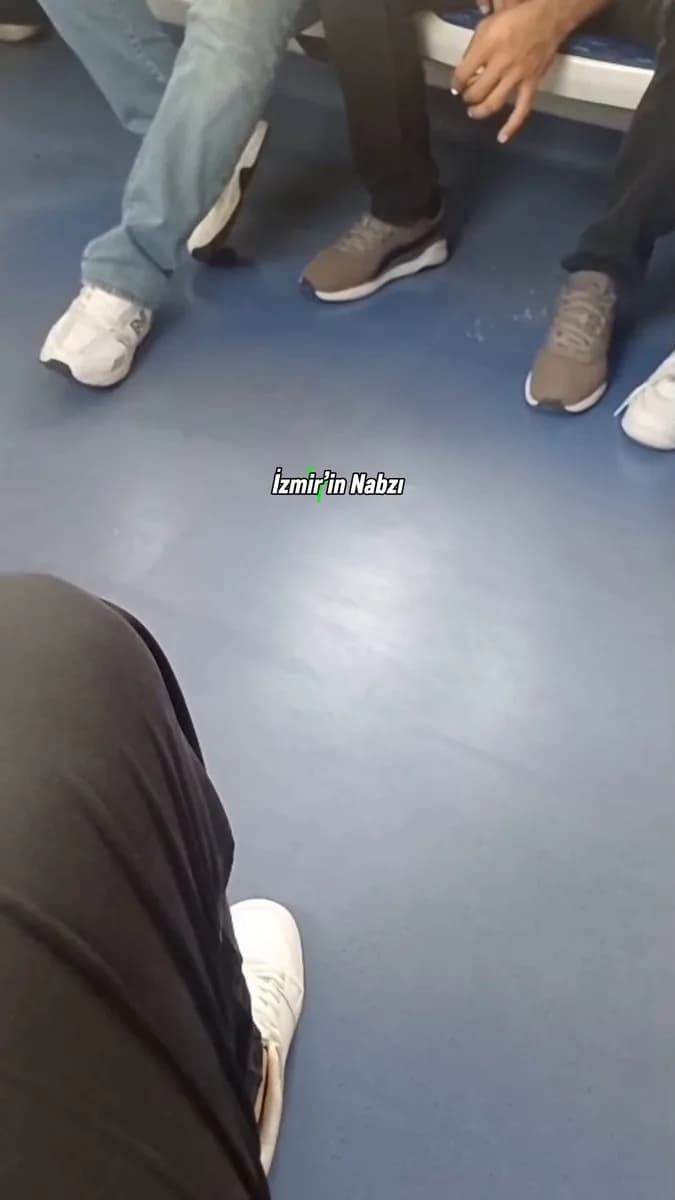 İzmir Metroda Sigara İçen Şahsa Yasal İşlem