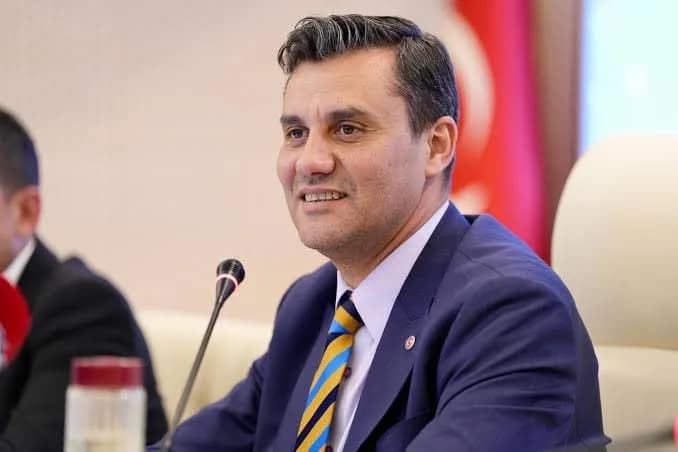 Ferdi Zeyrek’in Sağlık Durumuna Prof. Dr. İsmet Topçu’dan Açıklama: Yoğun Bakımda Devam Eden Tedavi