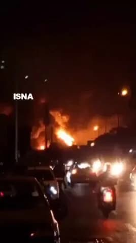 Tahran'daki Şahran Petrol Deposunda Yangın Çıktı: Görüntüler Yayınlandı