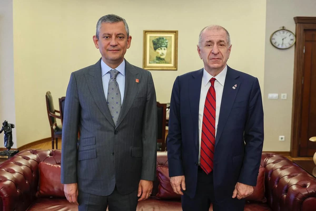 CHP Genel Başkanı Özel, Ümit Özdağ ile Genel Merkez'de Görüştü