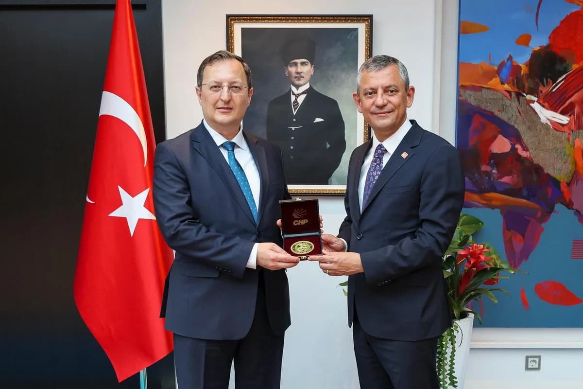 CHP Genel Başkanı Özgür Özel Berlin'de Büyükelçi Turan'ı Ziyaret Etti