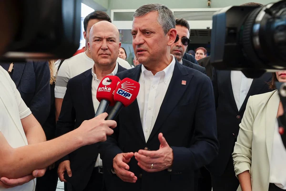 CHP Genel Başkanı Özel, Tutuklu Beylikdüzü Belediye Başkanı Çalık'ı Hastanede Ziyaret Etti