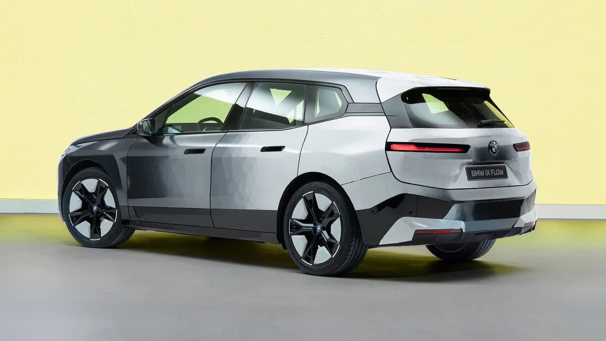 BMW iX Flow ile Renk Değiştiren Otomobil Geleceği Şekillendiriyor