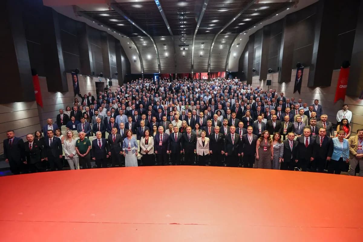 CHP Belediye Başkanları Genel Merkez'de Toplandı