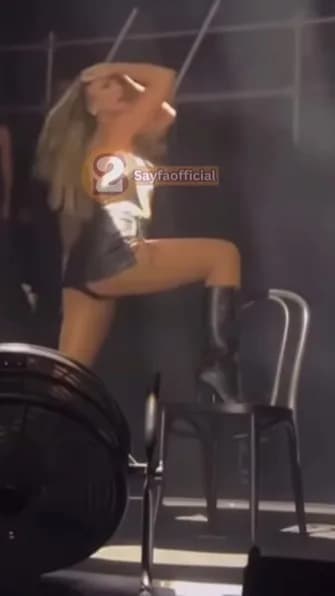 Hadise'nin Harbiye Konseri Sosyal Medyada Eleştiri Aldı