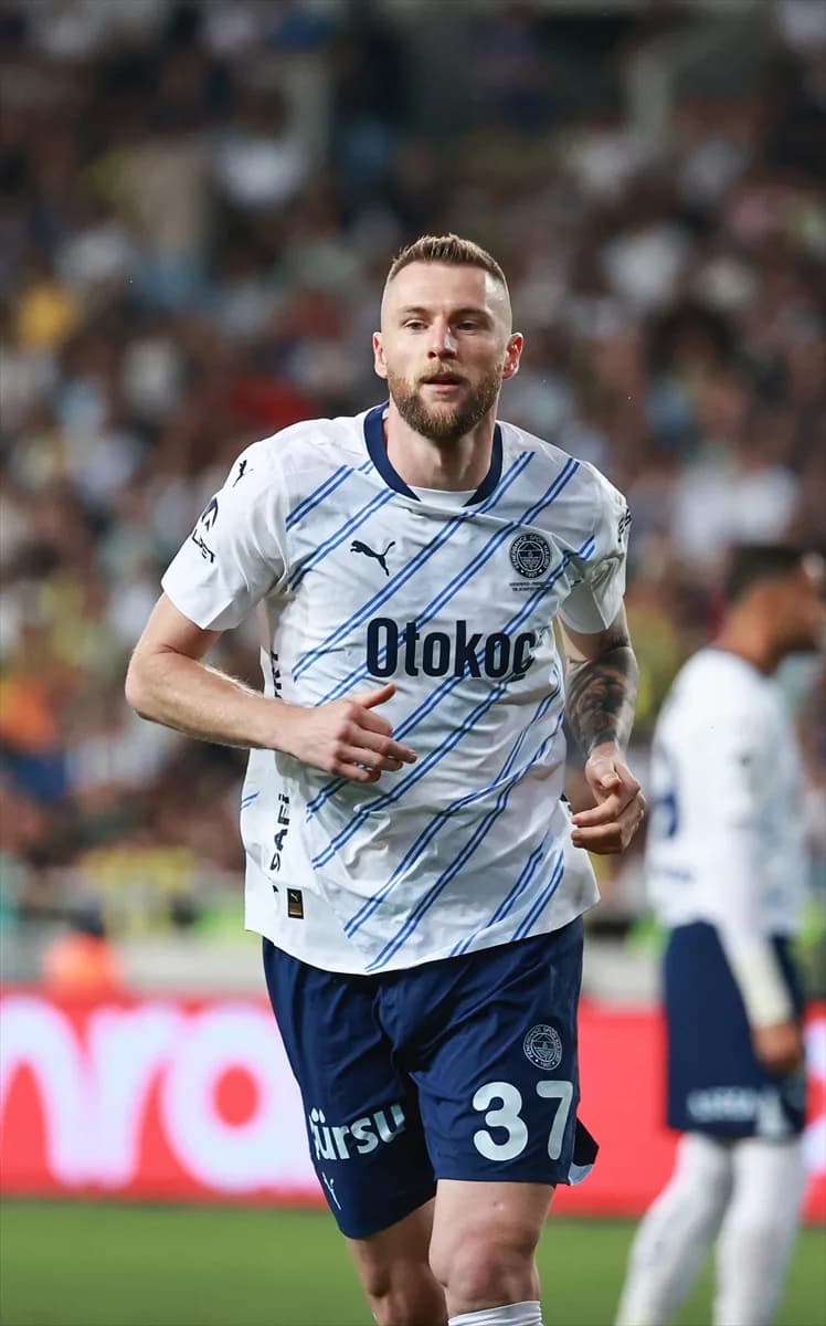 Fenerbahçe, Milan'dan Skriniar'ı Kadrosuna Katmak İçin PSG ile Anlaşmaya Yaklaşıyor