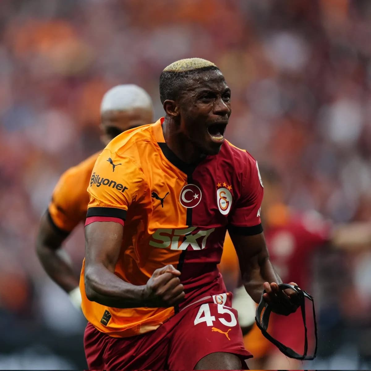 Victor Osimhen İstanbul'da: Transfer Süreci Tamamlandı