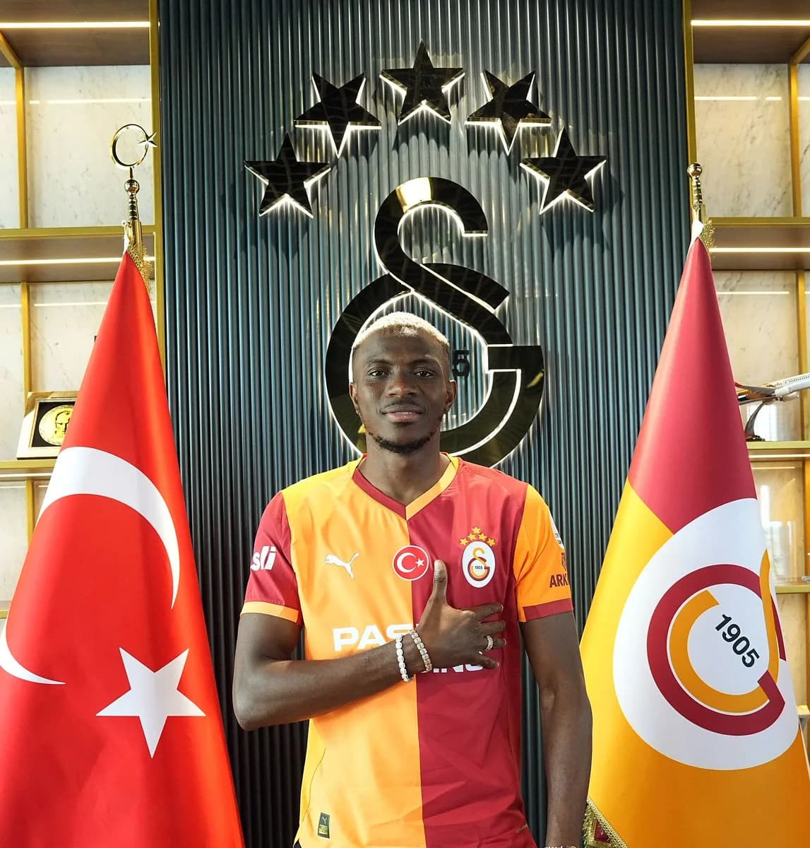 Victor Osimhen: "Galatasaray Ailesine Dönmekten Mutluyum"