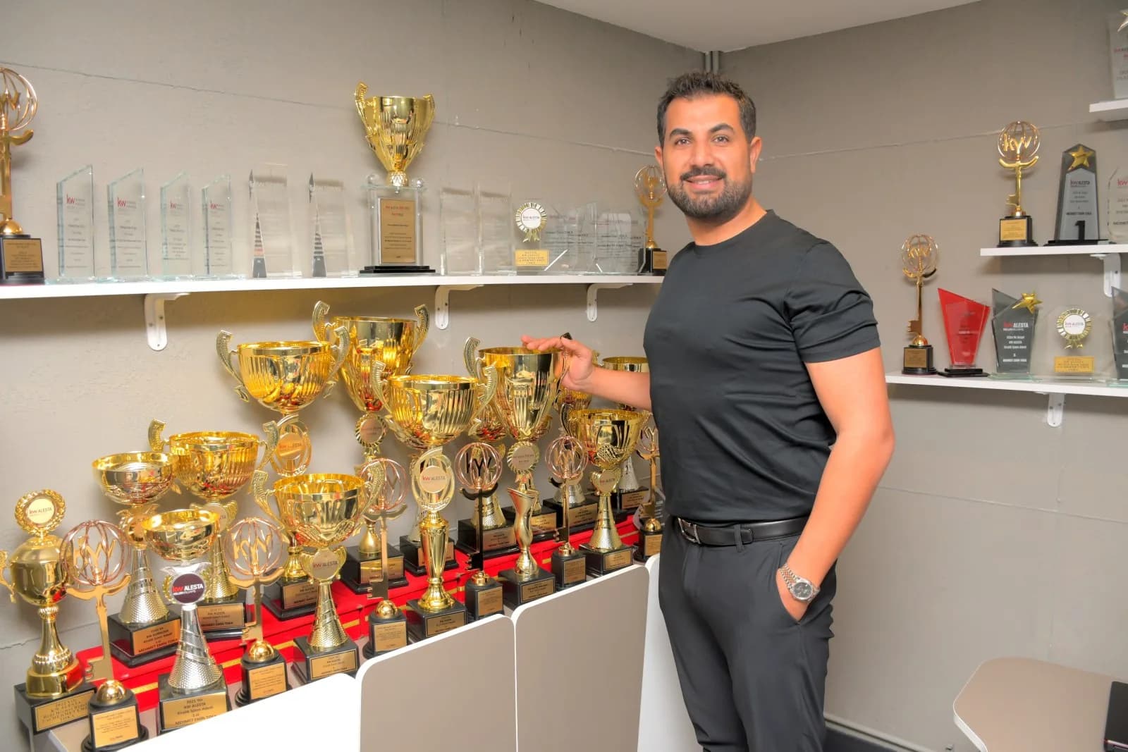 “Para Döner Dolaşır, Gayrimenkulü Seçer”: İzmirli Danışman Mehmet Emin Toka’dan Yatırım Tavsiyeleri