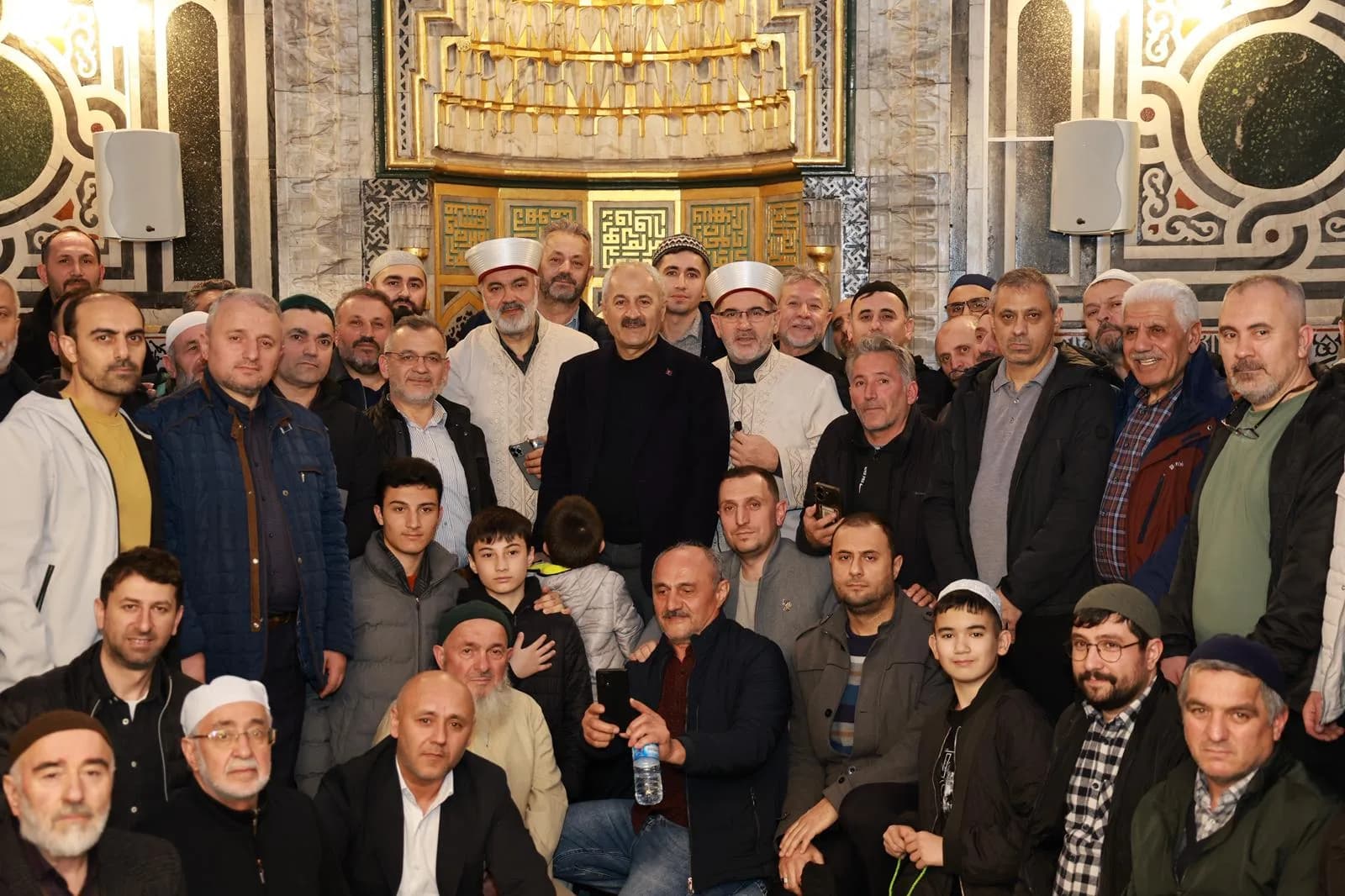 Gebze’de Kadir Gecesi’nde Manevi Buluşma: Çoban Mustafa Paşa Camii’nde Yoğun Katılım