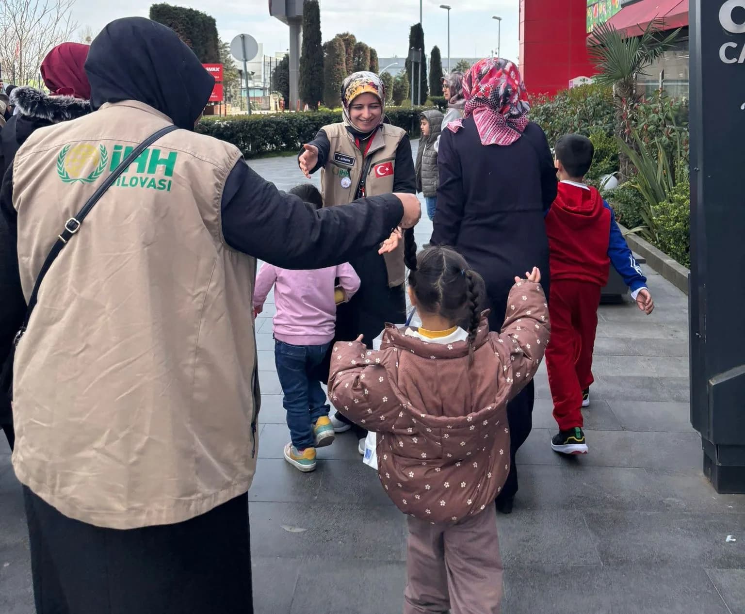 İHH Dilovası’ndan Anlamlı Bayram Etkinliği: Çocukların Yüzü Güldü