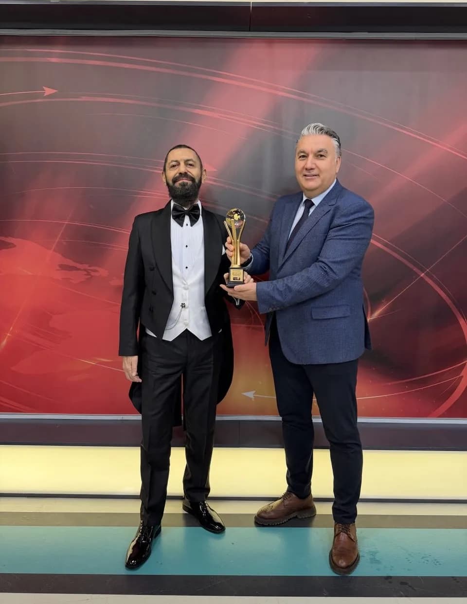 Dünyaca Ünlü Yazar Akif Manaf’a “Cine1 Barış Ödülü”: Küresel Barışa Katkılarıyla Gündemde