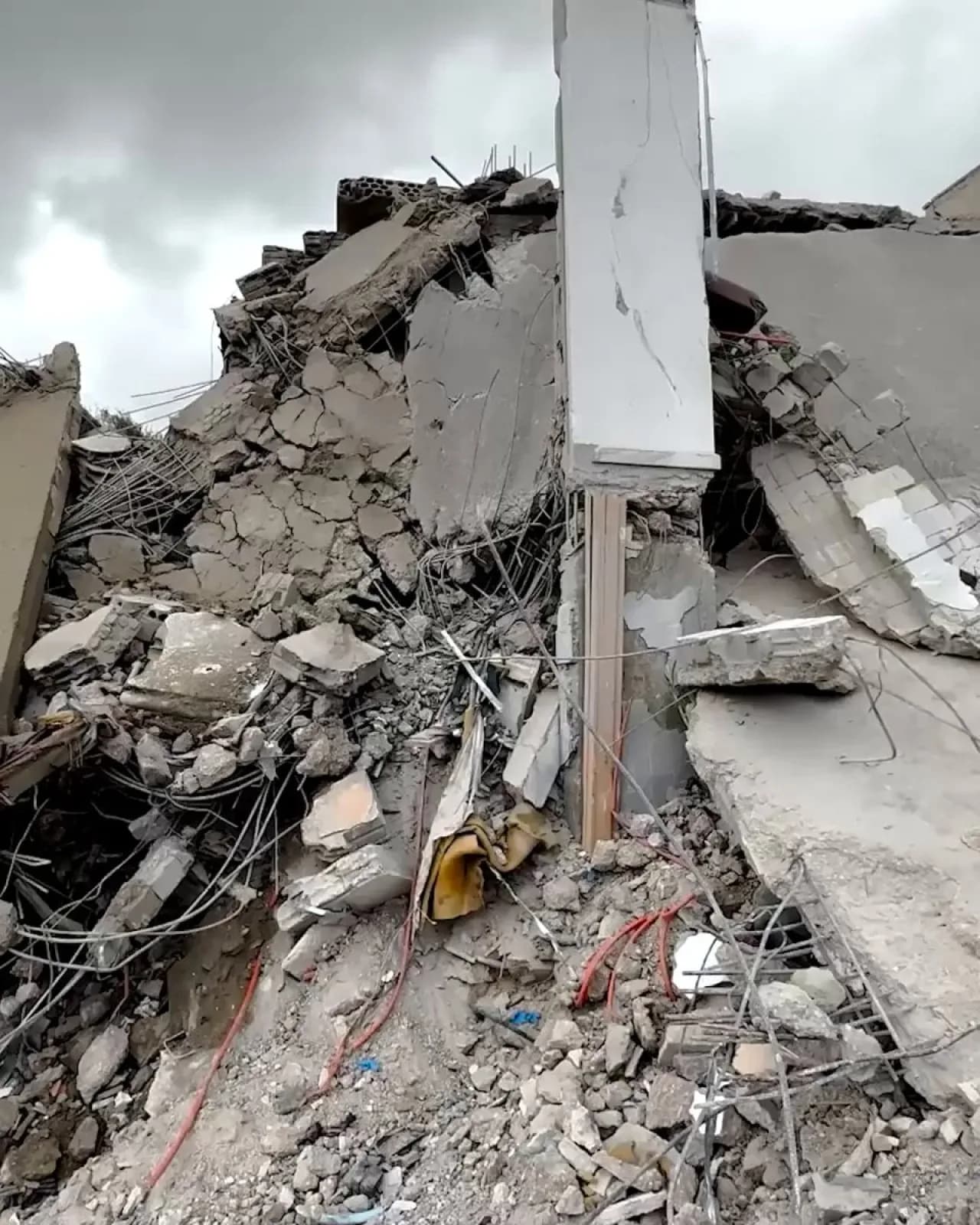 İsrail'in Lübnan'daki Hava Saldırısı: 6 Ölü, 2 Yaralı