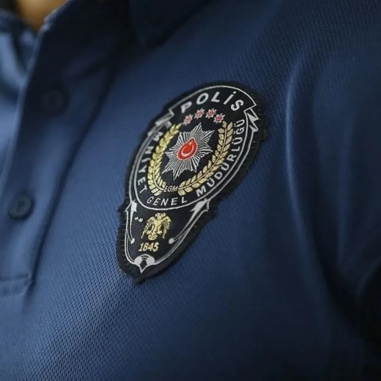 Genç Saldırgan Bıçakla 2 Polis Memurunu Yaraladı