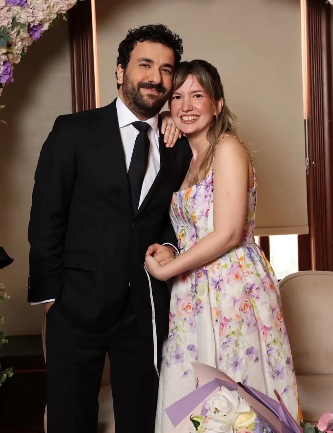 Hasan Can Kaya ve Duygu Karabaş Nişanlandı!
