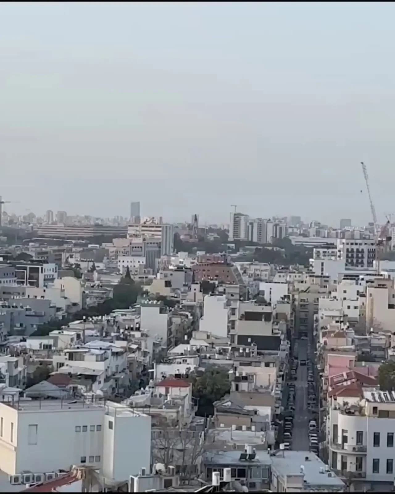 İran'ın Misillemesi: Tel Aviv'e 15 Füze Parçası Düştü, 2 Kişi Yaralandı