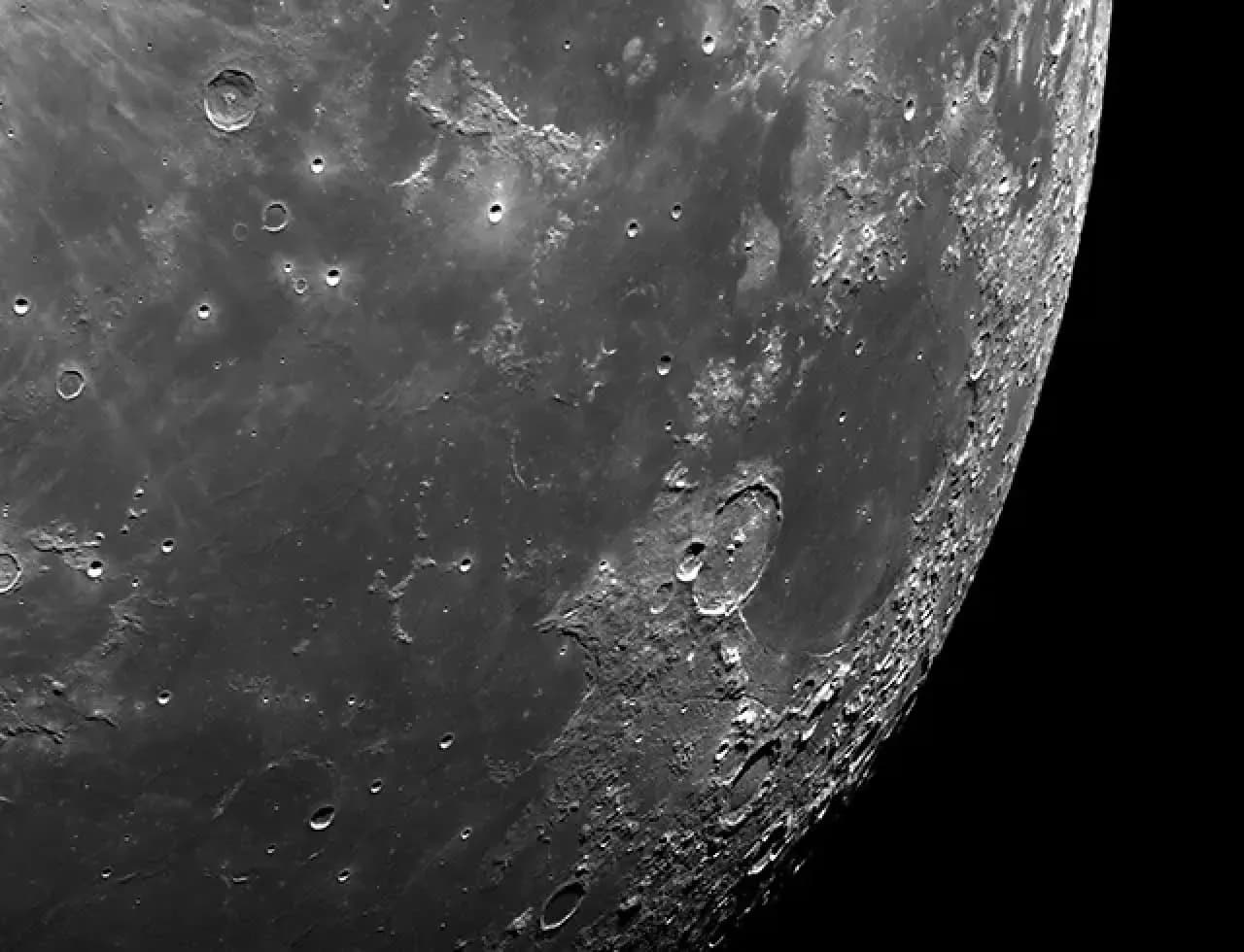 NASA'nın Artemis II Ekibi Ay'da Gizemli Desenler Keşfetti