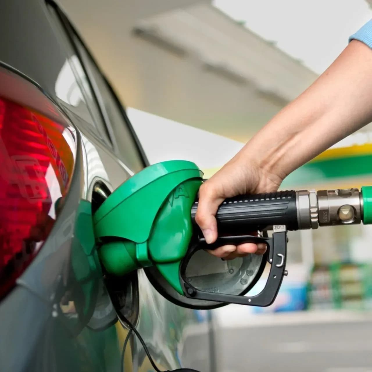 Motorin ve Benzine Zam: Fiyatlar Rekor Seviyeye Ulaştı