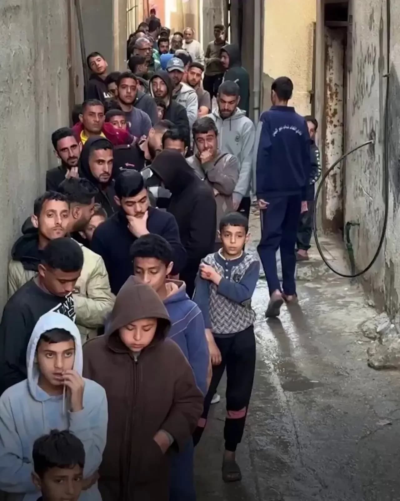 Gazze'de Ekmek Kuyrukları: Gaz ve Un Sıkıntısı Halkı Zorluyor