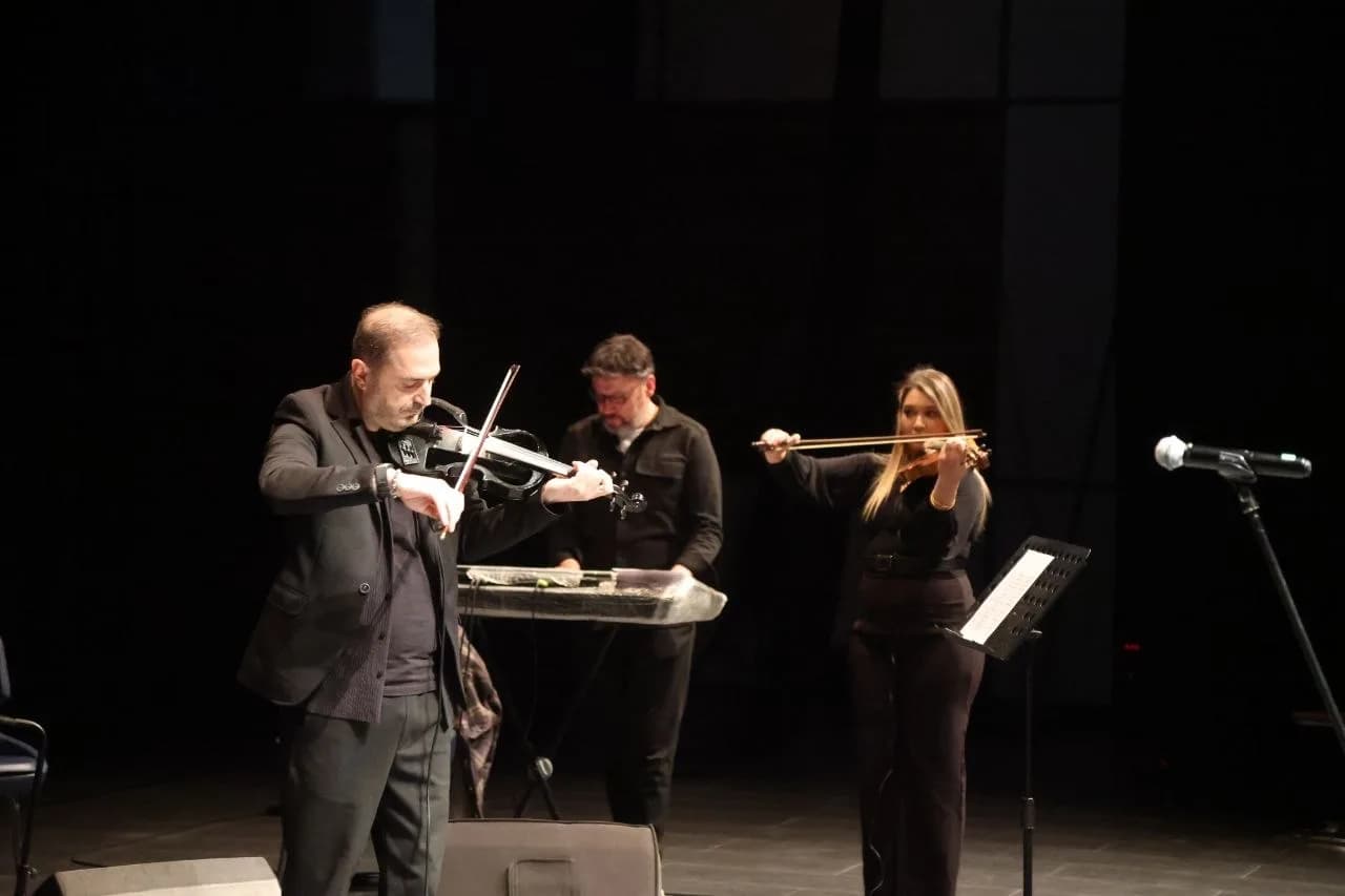 Çayırova’da Keman Konseri Büyüledi: Sanat Dolu Geceye Yoğun İlgi