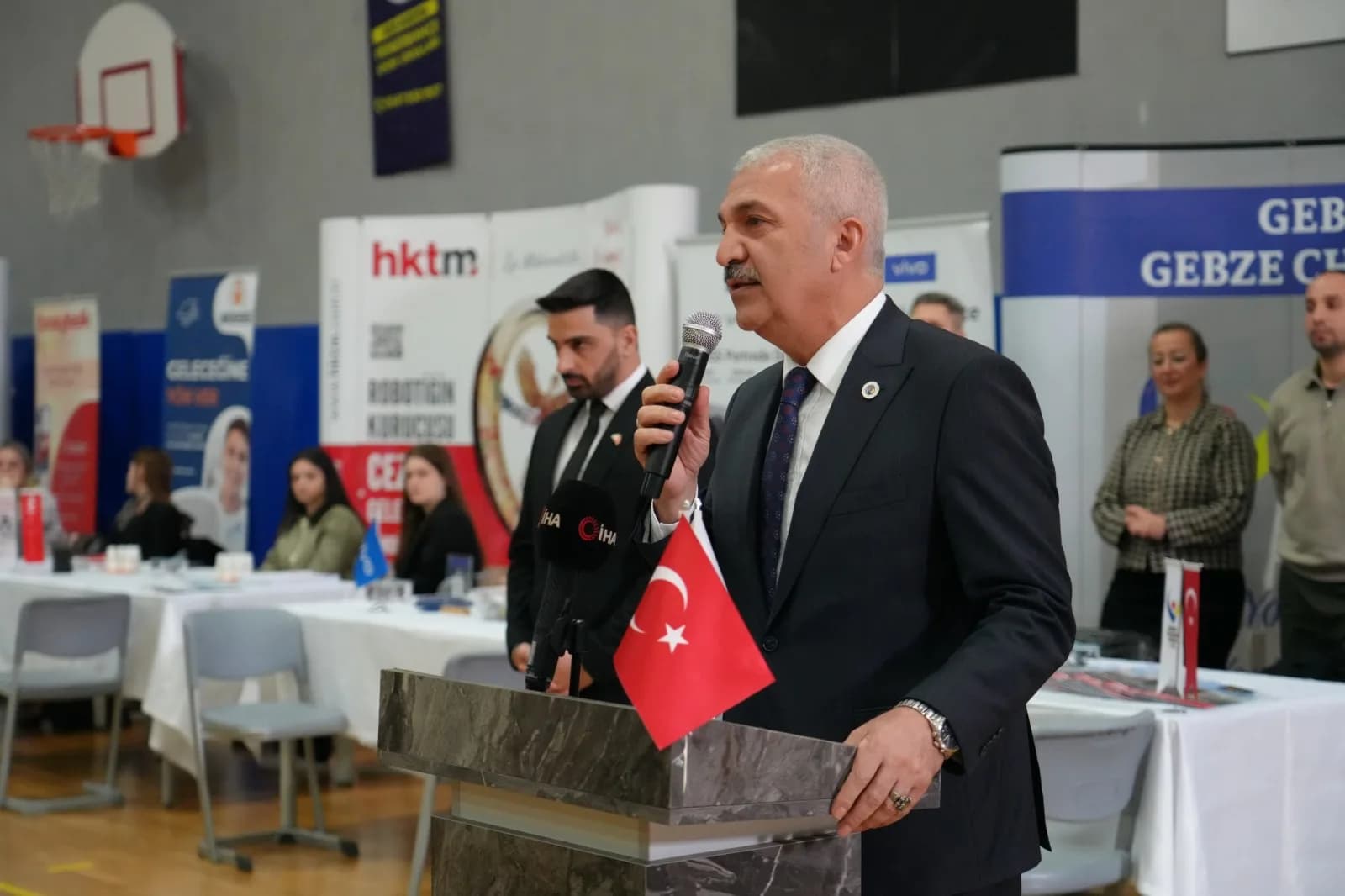 Gebze’de Kariyer ve İstihdam Fuarı: Gençler İş Dünyasıyla Buluştu