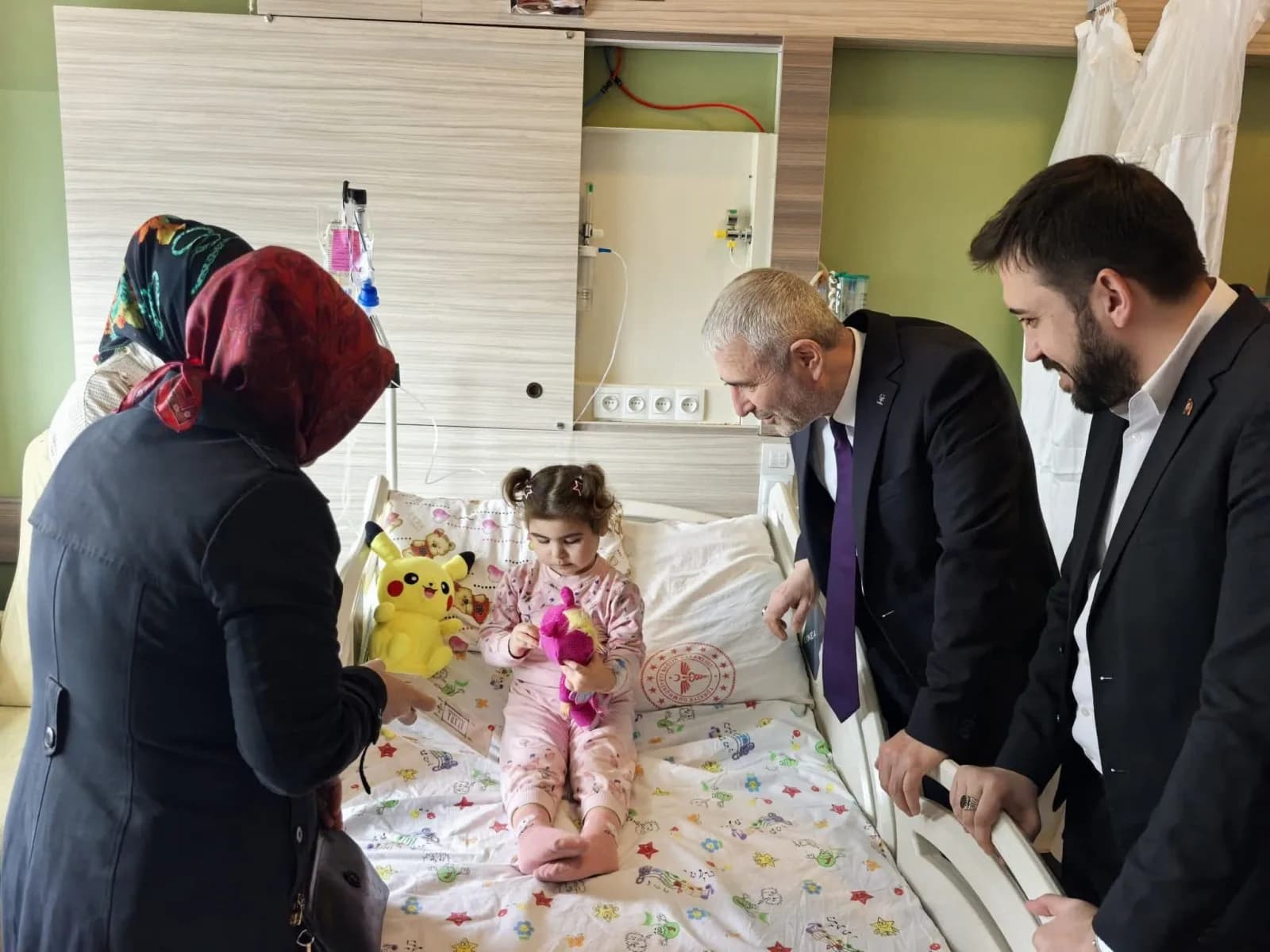 Gebze’de 23 Nisan’da Hastanedeki Çocuklara Moral Ziyareti