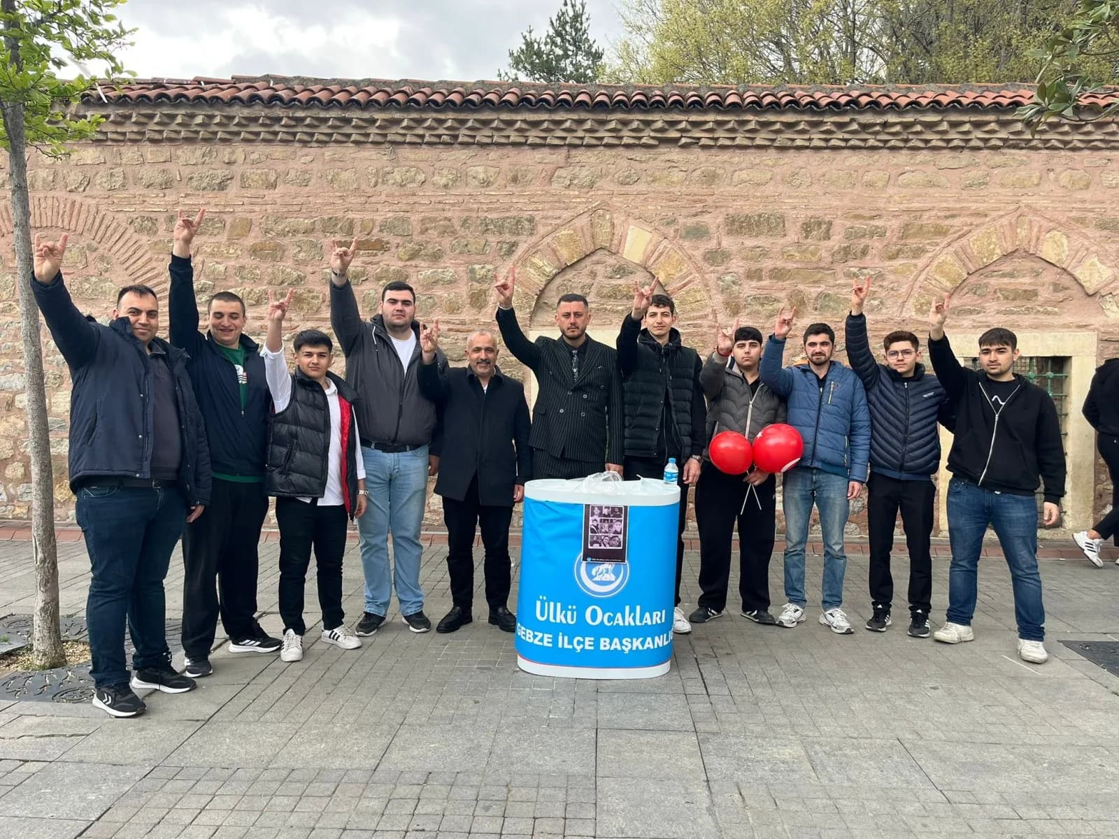 Gebze Kent Meydanı Al Bayraklarla Donandı: Ülkü Ocakları’ndan 23 Nisan Etkinliği