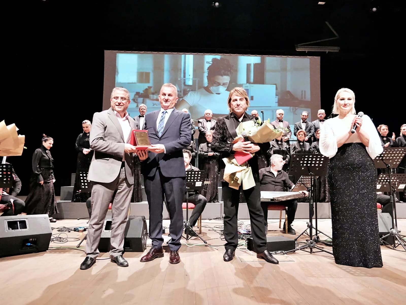 GTÜ’de Zeki Müren Rüzgarı: “Bir Gönül Hikayesi” Konseri Sanatseverlerden Tam Not Aldı