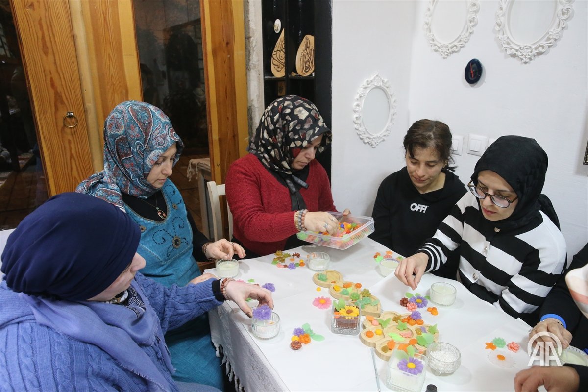 Tokat'ta Kadınlar El Sanatları Atölyesinde Hem Öğreniyor Hem Sosyalleşiyor