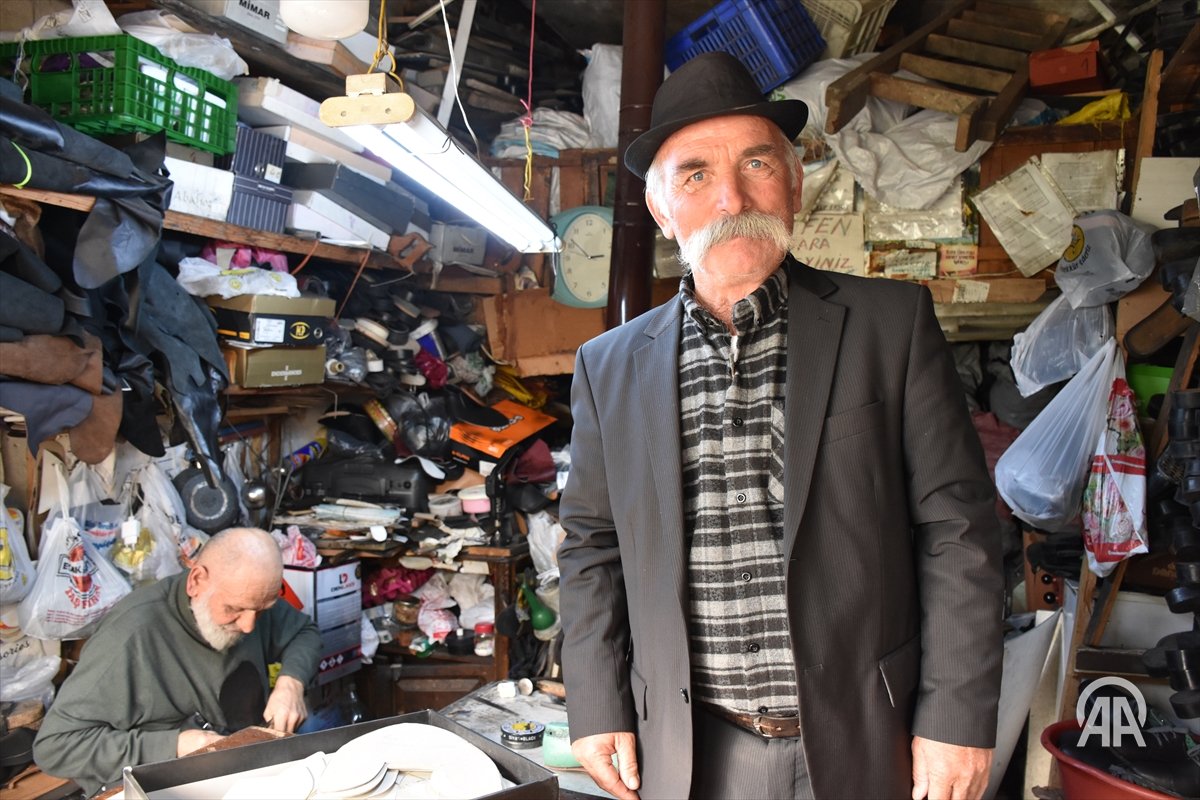 Mustafa Sandıkçı'nın 60 Yıllık Ayakkabı Ustası Olma Serüveni