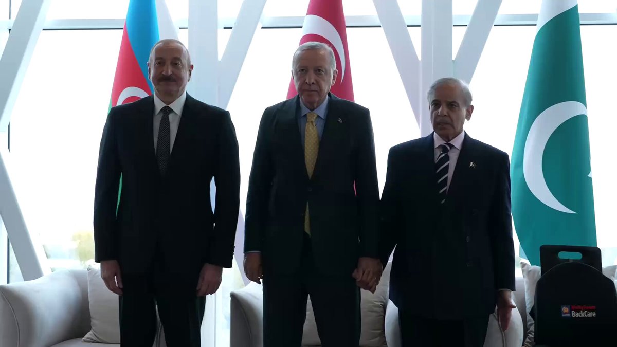 Cumhurbaşkanı Erdoğan, Bakü'de Cumhurbaşkanı Aliyev ve Başbakan Şerif ile Bir Araya Geldi