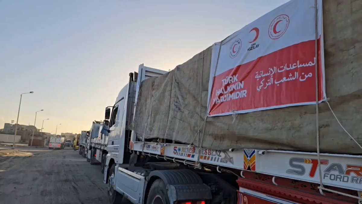 Gazze'ye İnsani Yardım Tırları Refah Sınır Kapısı'na Doğru Yola Çıktı