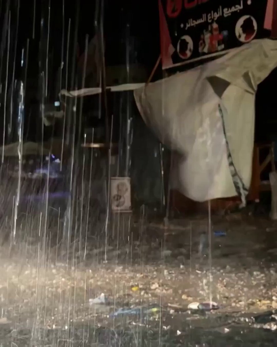 Gazze'deki Şiddetli Yağmur ve Soğuk Hava, Yerinden Edilmiş Ailelerin Hayatını Zorlaştırıyor