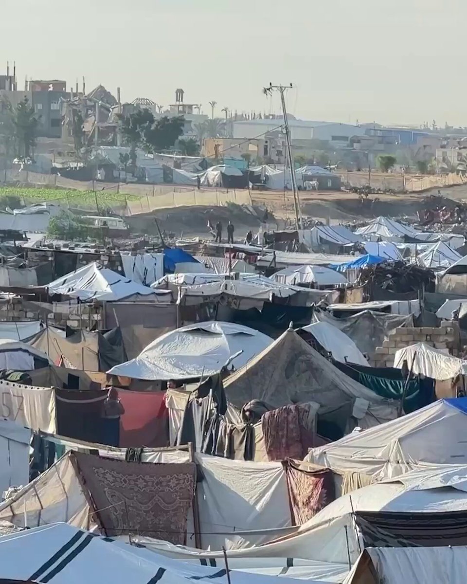 Gazze'nin Han Yunus Kentinde Yerinden Edilmiş Sivillere Acil Su Dağıtımı