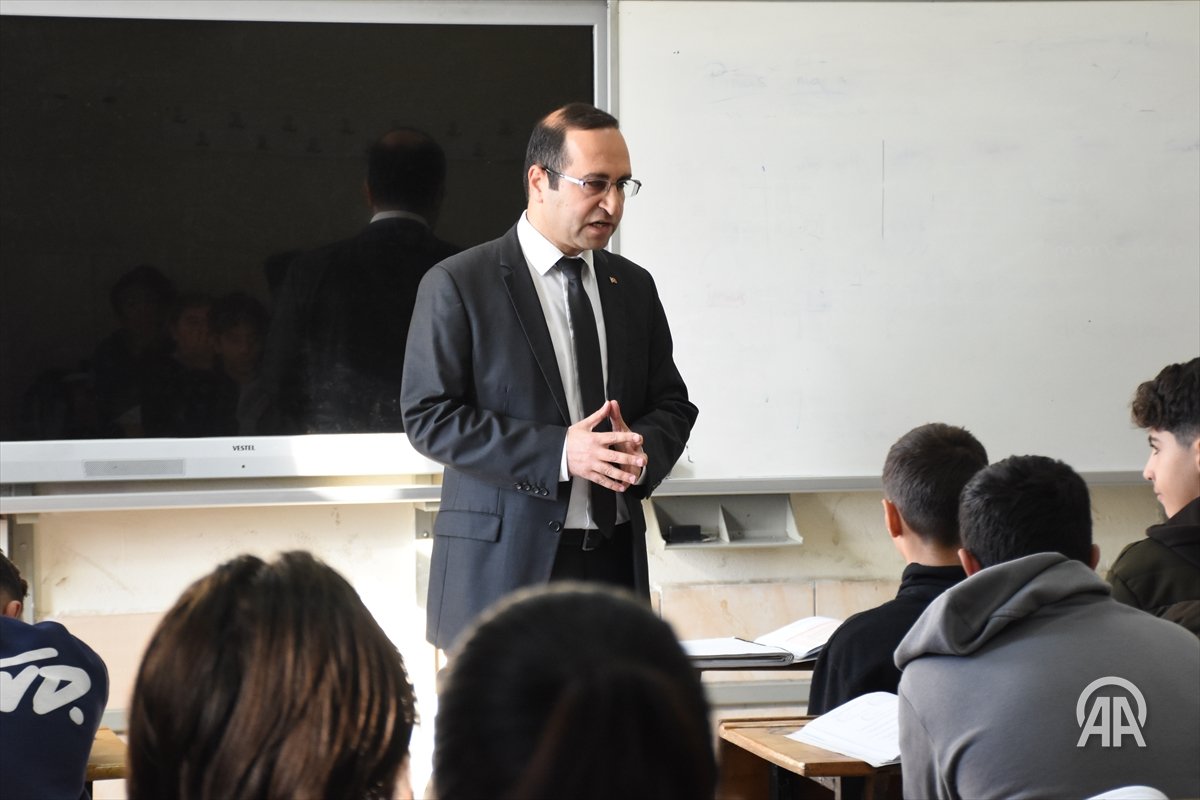 Görme Engelli Öğretmen Mehmet Murat Dikici'nin Azim Dolu Hikayesi