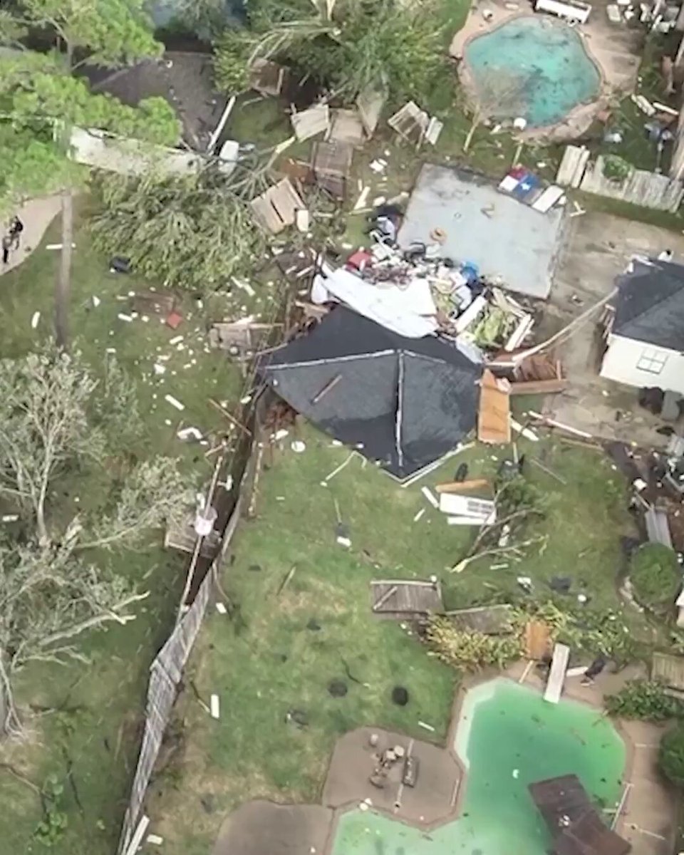 Houston Bölgesinde Hortum Felaketi: 100'den Fazla Ev Hasarlı