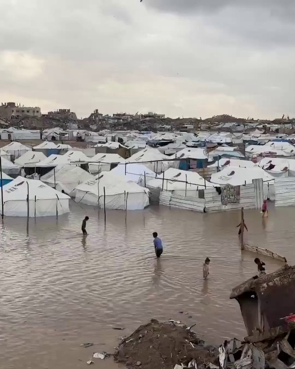 Gazze'deki Çadır Kentler Şiddetli Yağış Sonrası Sular Altında Kaldı