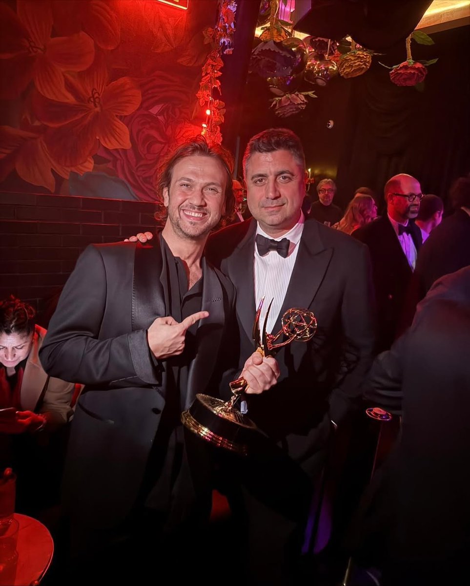 Aras Bulut İynemli'nin Başrolünü Üstlendiği 'Deha' Dizisi Uluslararası Emmy Ödülü Kazandı