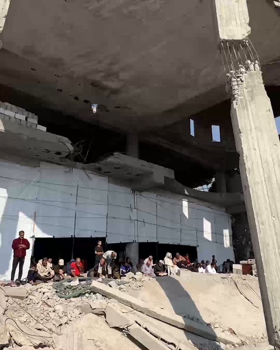 Filistinliler, Yıkık Cami Enkazında Cuma Namazı Kıldı