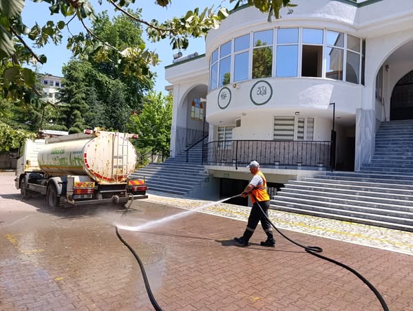 Darıca'da Kurban Bayramı Öncesi Camilerde Temizlik Çalışmaları Başladı