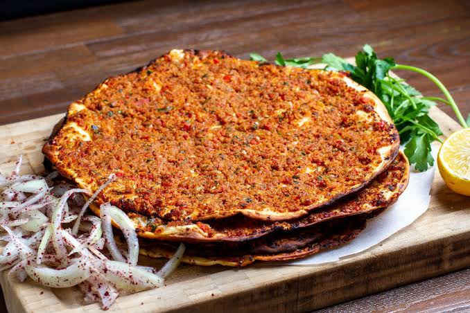 Bodrum'da Lahmacun Fiyatları Şok Etti: 2500 TL'ye Lahmacun