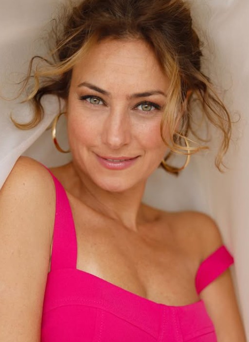 Sanem Çelik 4 Yıl Aradan Sonra 'Leyla Hali' Dizisiyle Setlere Dönüyor