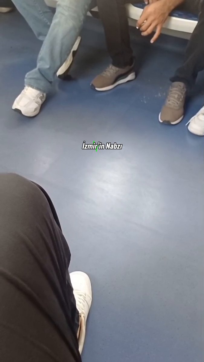 İzmir Metroda Sigara İçen Şahsa Yasal İşlem