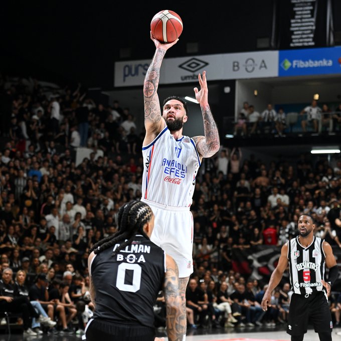 Anadolu Efes, Nefes Kesen Maçta Beşiktaş'ı Geçti