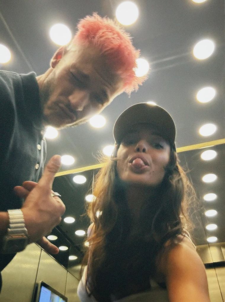 Kubilay Aka'dan Şaşırtıcı İmaj Değişikliği: Saçlarını Pembe Boyattı