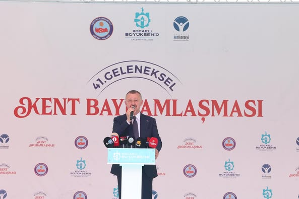 Kocaeli'de 41. Geleneksel Kent Bayramlaşması Coşkuyla Gerçekleştirildi