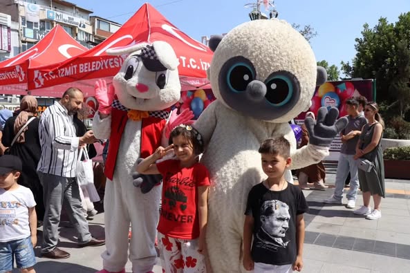 İzmit'te Coşkulu Bayram Kutlaması