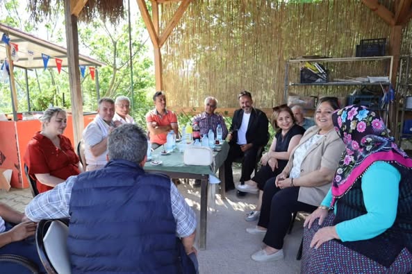 İzmit Belediyesi Kurban Bayramı’nda Köylerde Hemşehrileriyle Buluştu