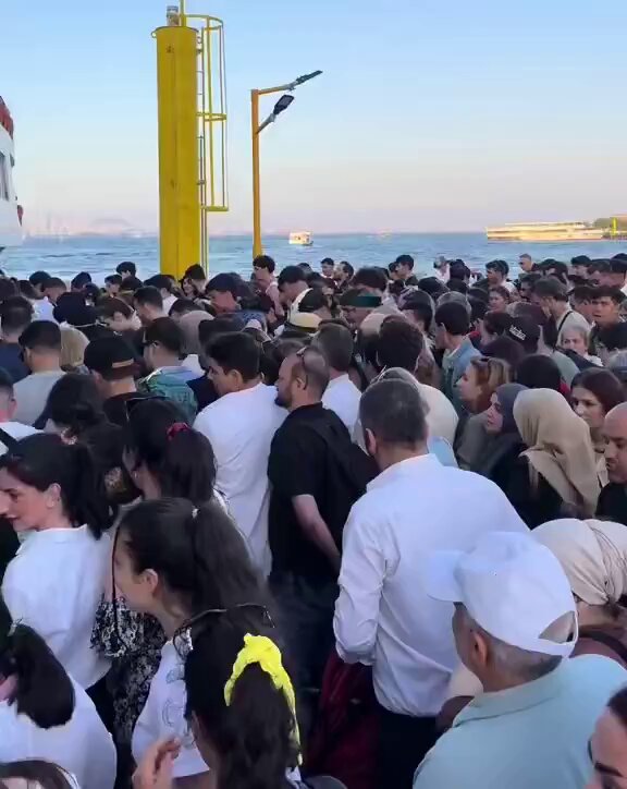 Adalar'da Bayram Yoğunluğu: Sanki Mitinge Gelmiş Gibi