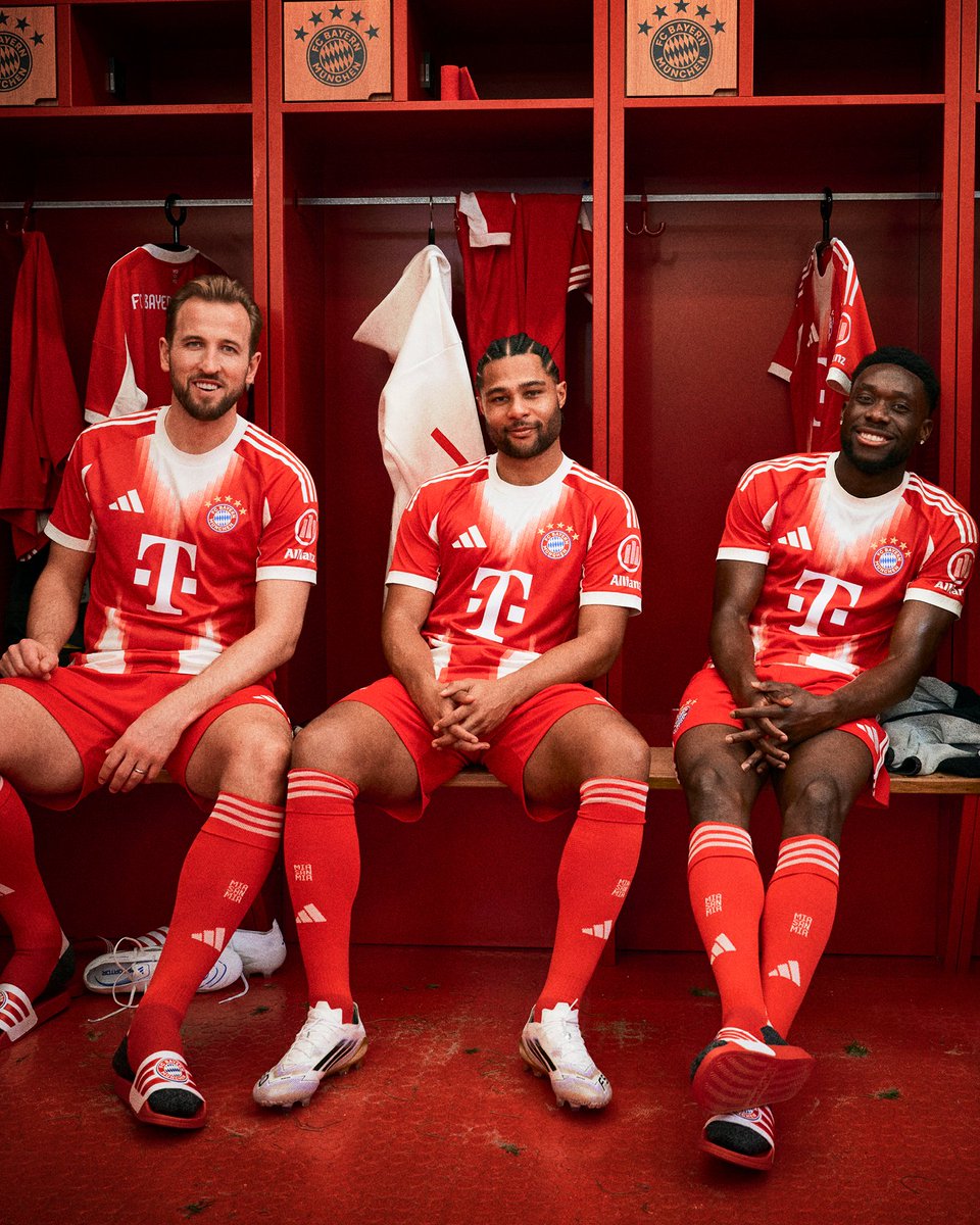 Bayern Münih Yeni Sezon İç Saha Formalarını Tanıttı